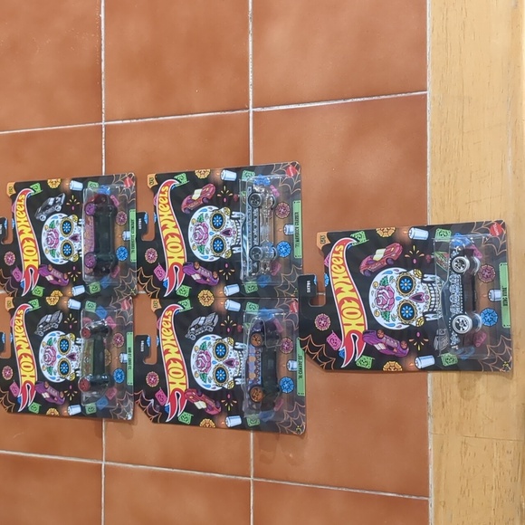 Hot Wheels Dia De Los Muertos 2023 - Picture 2 of 10